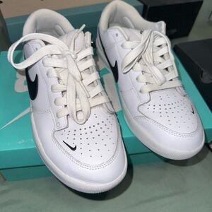 Nike White and Black Sneakers